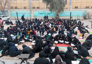 برگزاری سفره رمضان و محفل انس با قرآن در دبیرستان راضیه شکرایی ناحیه دو شهرری 