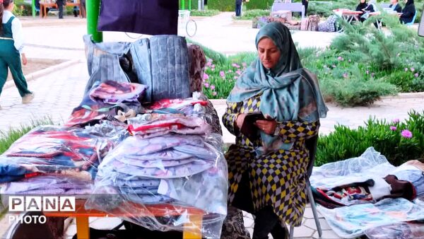 برگزاری همایش پیاده روی خانوادگی در باغ بانوان نجف آباد 