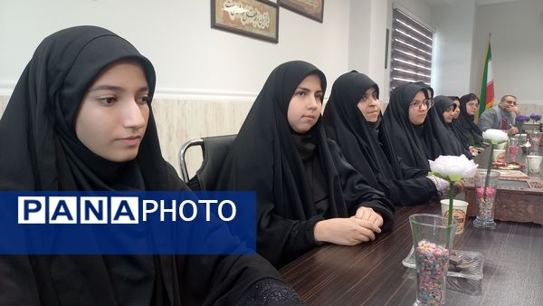 حضور مدیر آموزش و پرورش ملارد در جمع دانش‌آموزان برتر مسابقات قرآنی و فرهنگی هنری دبیرستان شاهد شهدای اقتدار