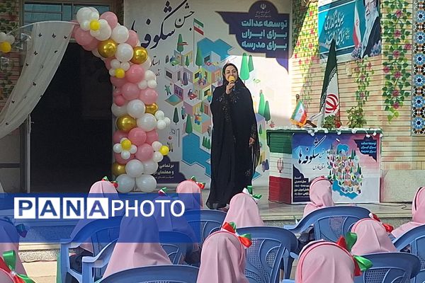 حضور مشاور وزیر آموزش و پرورش گرمابخش محفل شکوفه‌های شیراز