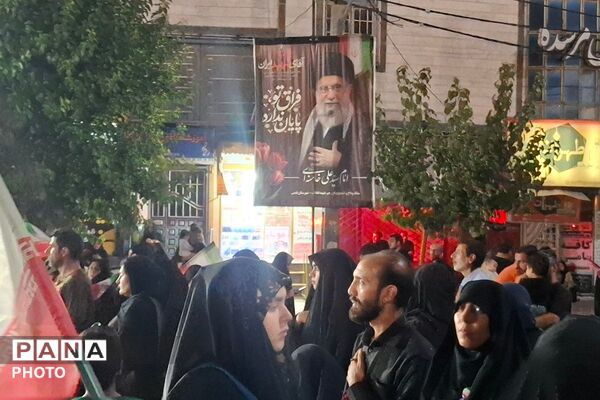 حضور دانش‌آموزان دبستان ملاصدرا در اجتماع سراسری و همخوانی سرود «باید برخاست»