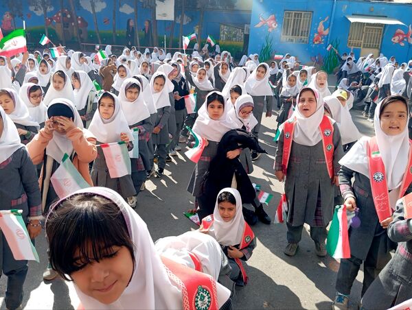 سالروز پیروزی شکوهمند انقلاب اسلامی در دبستان دخترانه نرجس یک و دو 