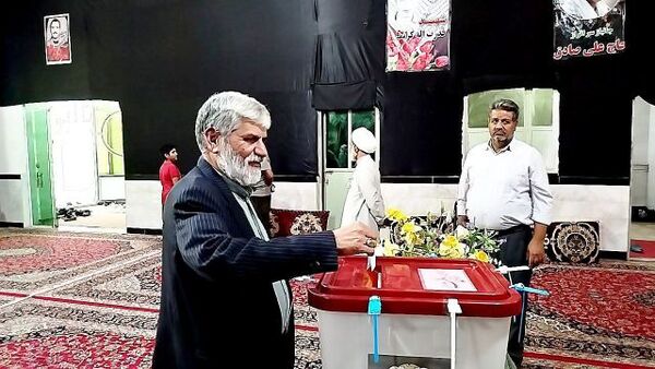 حضور پرشور مردم ولایت مدار کاشمر پای صندوق‌های رای
