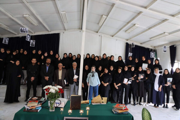 دانش آموزان اسلامشهری هنرستان شهدای واوان میزبان مراسم افتتاحیه نمایشگاه پوستر "پدر طالقانی"