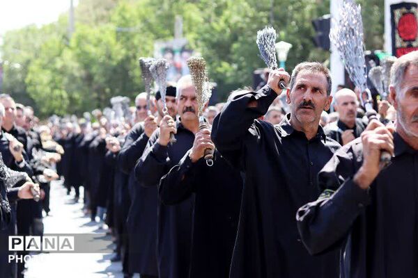 آیین زنجیرزنی هشتم محرم در ابرکوه