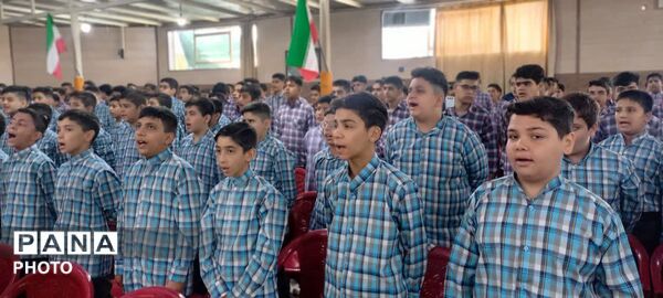 نواخته شدن آیین زنگ مهر و مقاومت  در دبیرستان پسرانه شاهد فاضل فلاورجان
