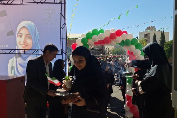 آیین نواختن زنگ مدرسه با شروع سال تحصیلی جدید 