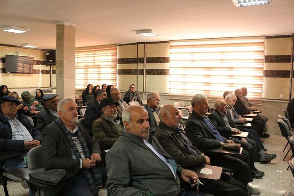 تقدیر از بازنشستگان آموزش‌و‌پرورش فیروزکوه 
