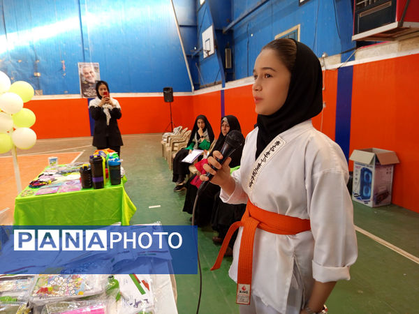 تقدیر از دختران برگزیده مسابقات ورزشی در شهر جعفریه قم