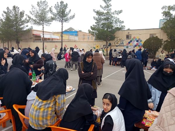 برپایی بازارچه دانش آموزی در دبیرستان شاهد هاجرشهرستان کاشمر