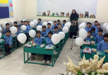 جشن شکوفه‌ها در دبستان شاهد زند اکبری شیراز