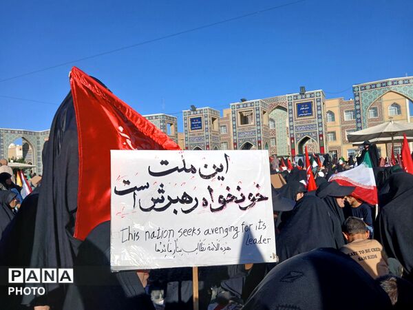 بدرقه باشکوه و میلیونی رهبر شهید در قلب مشهد مقدس