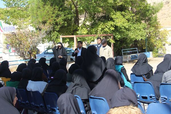 حضور دانش‌آموزان فلارد و خانمیرزا در اردوی «طرح تمشک»