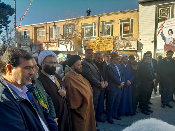 آیین گلباران تمثال امام خمینی(ره) در آغاز دهه فجر