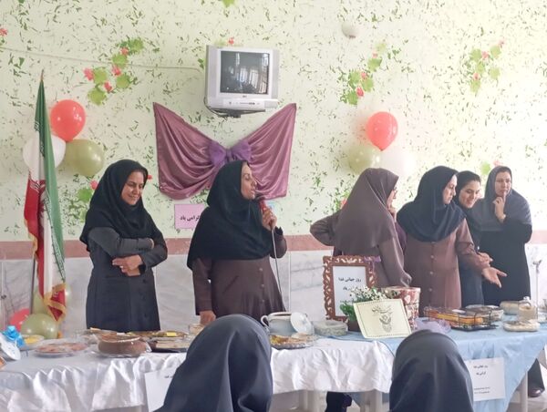 جشنواره غذا دبیرستان شهید تاجی(فضلیت)