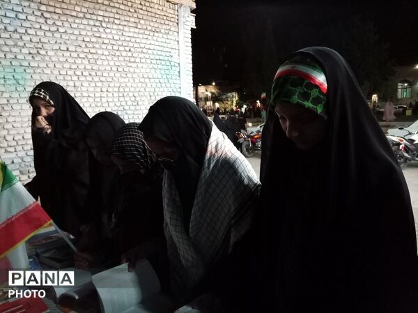 برپایی غرفه کتابخوانی در شهرستان خلیل آباد