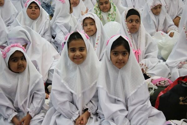 جشن تکلیف2000 نفری دانش‌آموزان زابل