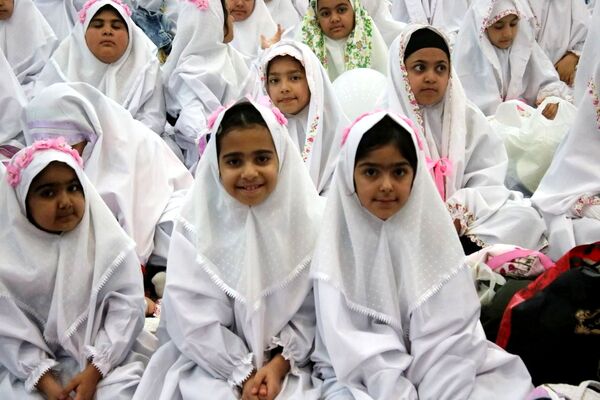 جشن تکلیف2000 نفری دانش‌آموزان زابل