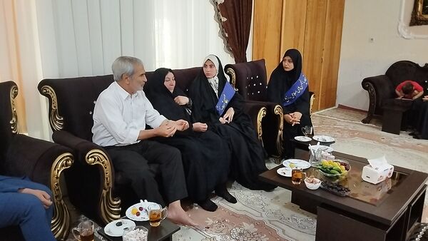دیدار اعضای انجمن اسلامی هنرستان بصیرت آشخانه با همسر جانباز رسایی پور