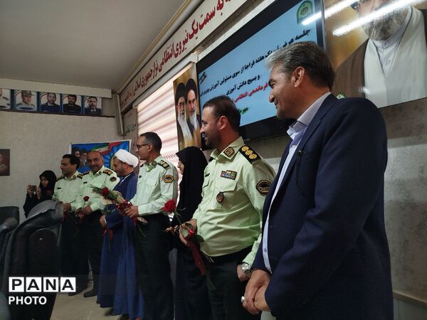 تجلیل دانش آموزان از حافظان امنیت  در نیشابور
