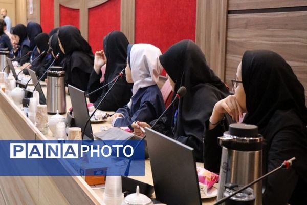نشست صمیمی فعالین رسانه ای دانش‌آموزان با مدیرعامل خبرگزاری پانا