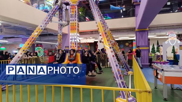 اردوی تفریحی دانش‌آموزان دبیرستان شاهد افشار در شهربازی خلیج فارس