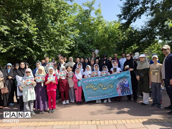 پیاده‌روی خانوادگی در تالاب حاجی‌آباد؛ طنین سلامت و جمعیت در لاهیجان