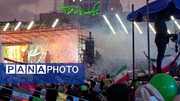 امشب آسمان در خیابان ها مى تابد