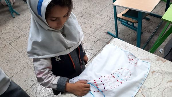 وقتی معلم، خیاط می‌شود