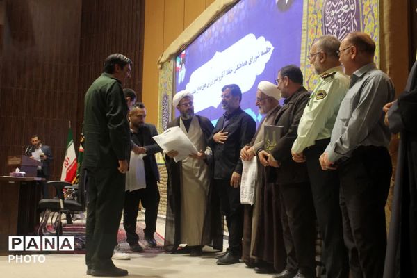 رونمایی از نخستین جلد دانشنامه دفاع مقدس استان قم