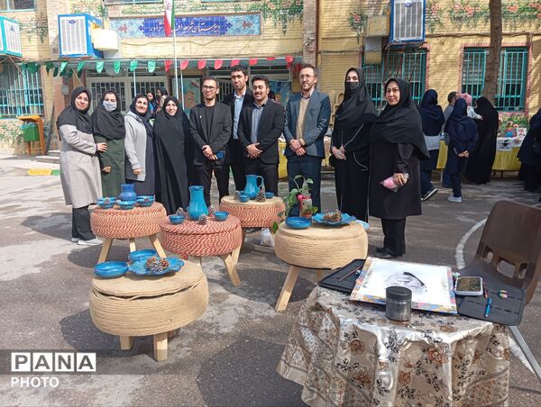 بازارچه کسب و کار دانش آموزی در دبیرستان افشار نژاد ناحیه پنج مشهد