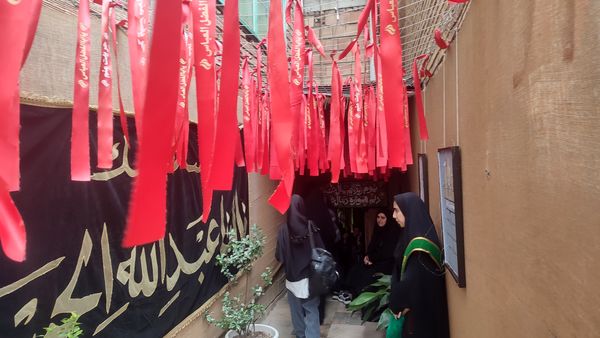 عزاداری نوجوانان بنت الهدی‌ در شب هشتم محرم