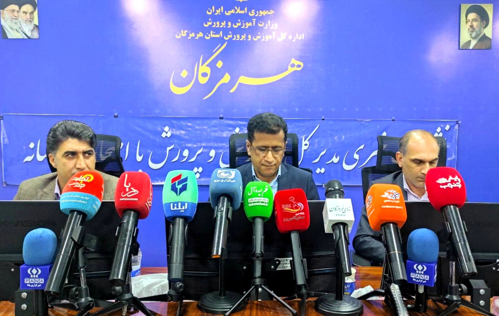 نشست خبری مدیرکل آموزش و پرورش هرمزگان با حضور اصحاب رسانه