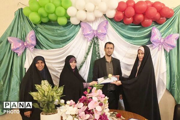 تقدیر و سپاس از معلمان نور و کلامِ خدا