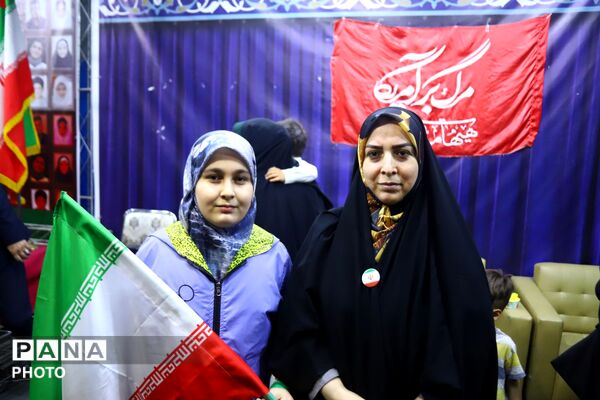 بازتاب حضور گسترده جامعه فرهنگی تبریز در سالگرد شهدای دفاع مقدس ۱۲روزه