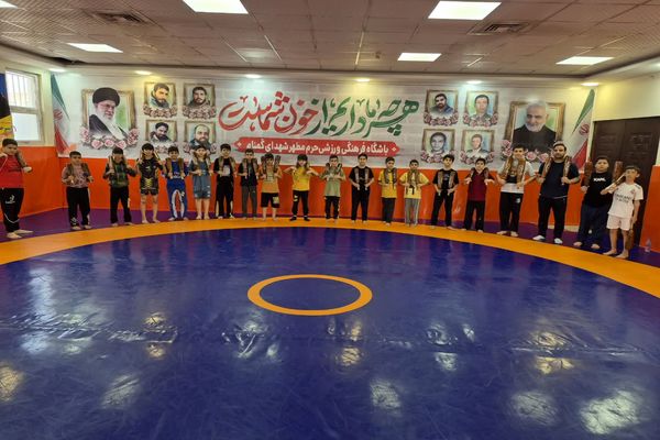 ورزش پهلوانی دانش‌آموزان مدرسه مثل مصطفی