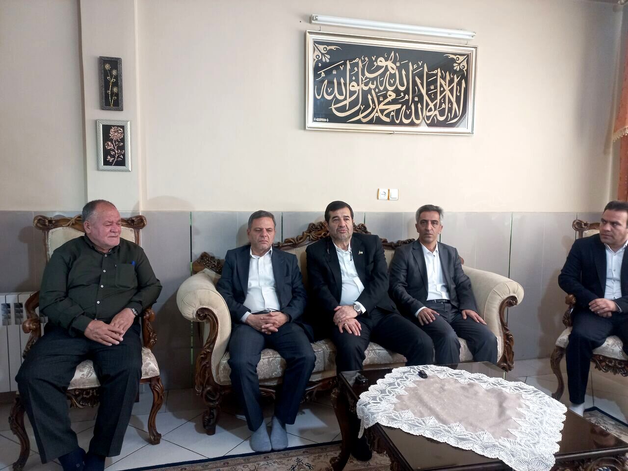 وزیر ورزش و جوانان با خانواده شهید نجفی دیدار کرد