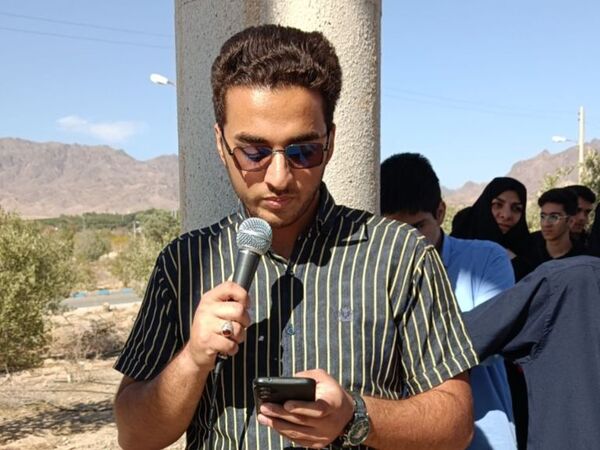 غبارروبی مزار شهدای گمنام دانشگاه آزاد اسلامی واحد کاشمر 