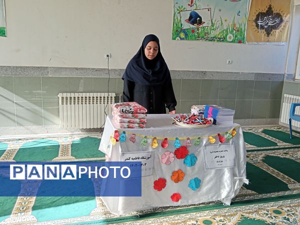 اهدای چادر به مناسبت روز دختر در خلیل‌آباد