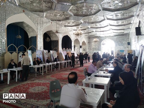میز ارتباطات مردمی مسئولان شهرستان کاشمر در باغمزار 