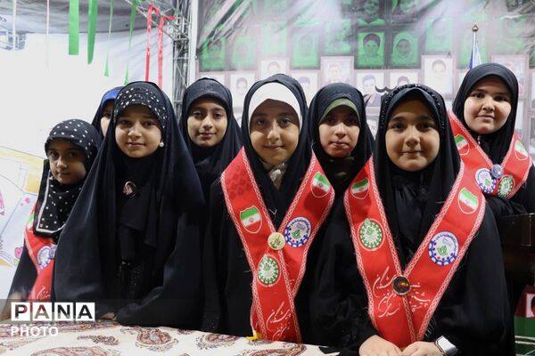 طنین میثاق با رهبر شهید در سوگواره شبانه فرهنگیان و دانش‌آموزان ناحیه ۲ تبریز