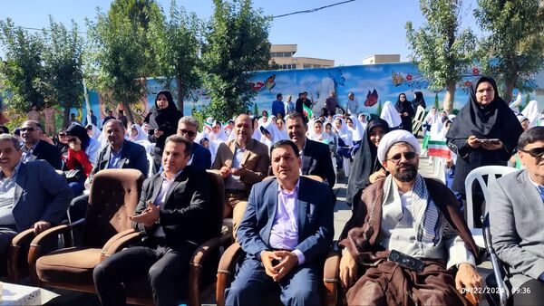 نواختن زنگ مهر در مدارس شهرستان خرم‌دره 