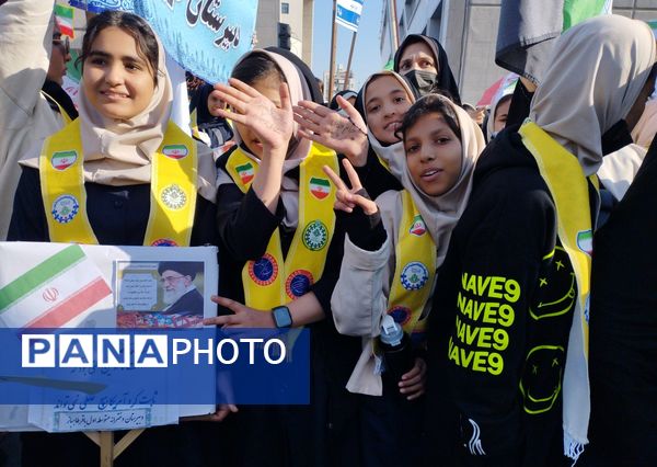 راهپیمایی ۱۳ آبان در میدان شهدا مشهد