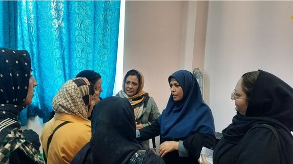 نشست صمیمی انجمن و اولیا پایه هفتم در دبیرستان فرهنگیان ناحیه۷ مشهد