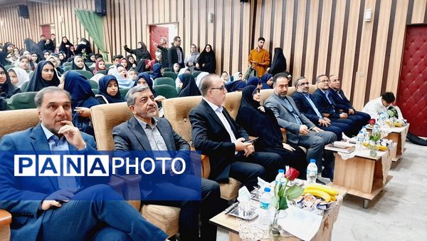 مراسم تجلیل از دانش‌آموزان ممتاز مدارس شاهد استان البرز