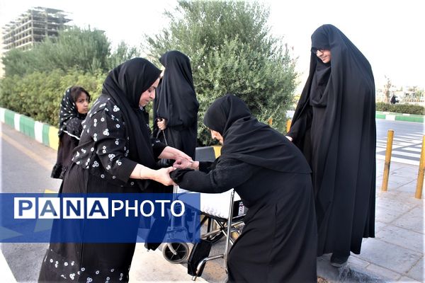 آیین پیاده‌روی اربعین حسینی در بلوار پیامبر اعظم(ص) قم