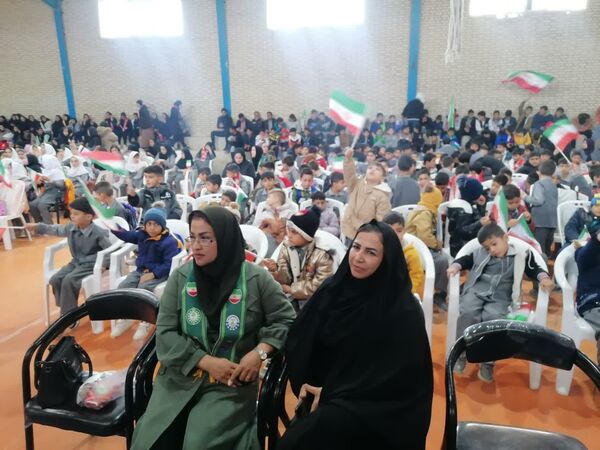 ویژه برنامه‌های دهه فجر و همایش یاوران انقلاب در مدارس روستای چری