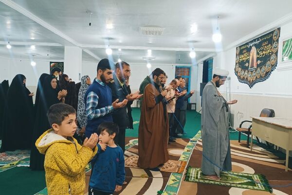 نماز استغاثه به امام زمان برای پیروزی رزمندگان جبهه اسلام در شهرستان مارگون