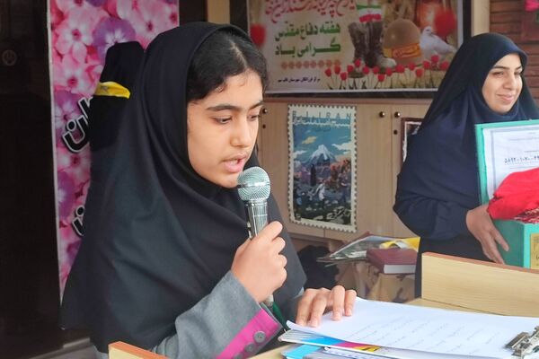 گرامیداشت هفته دفاع مقدس و آغاز سال تحصیلی در دبیرستان فرزانگان قائمشهر