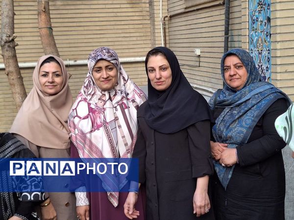 همدلی و معنویت در مراسم افطاری مدرسه حسین‌علی بابایی تهران